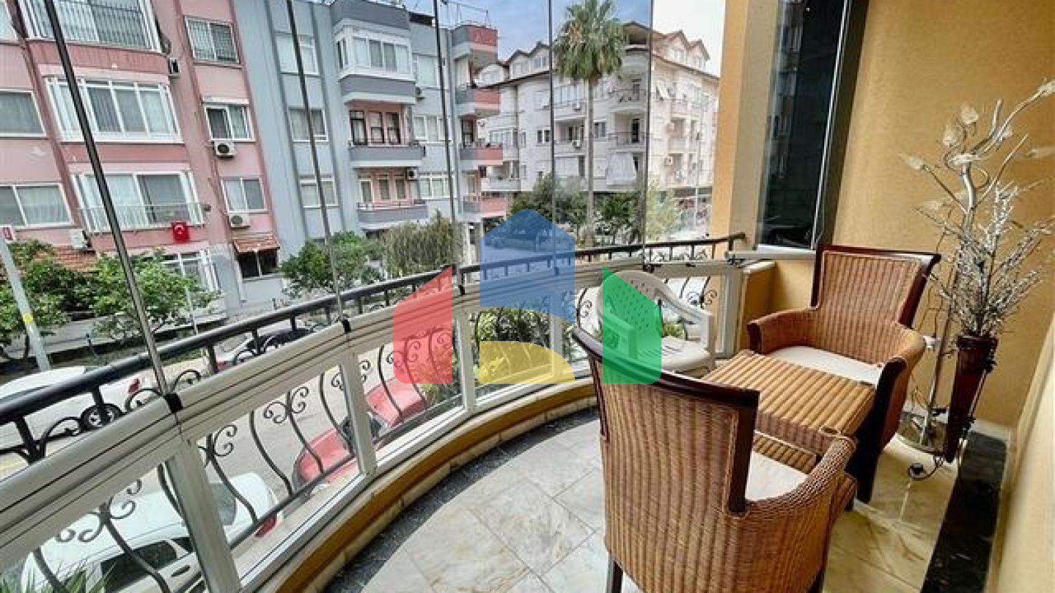 Затишна квартира 2 + 1 в районі Оба в 300 м від моря