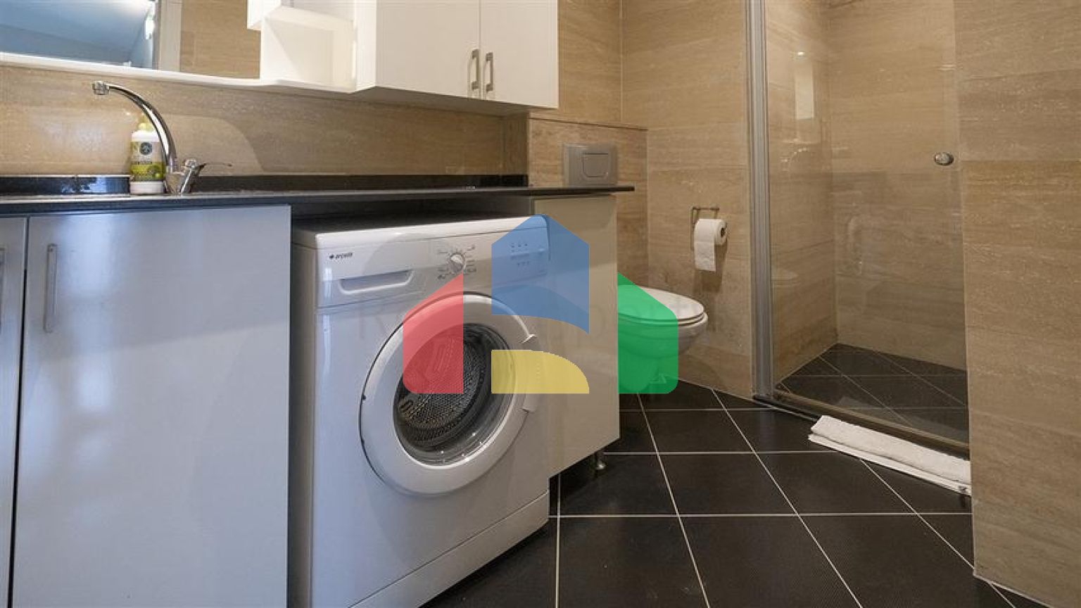 Уютный двухэтажный пентхаус в пешей доступности к морю с видом на горы