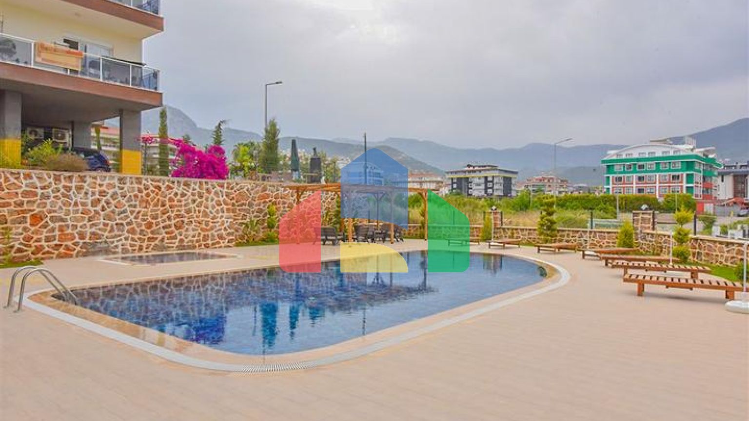 Меблированный пентхаус 2+1 в районе Оба