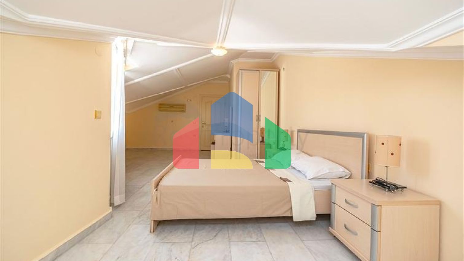 Просторий пентхаус 4 + 1 в затишному житловому комплексі в районі Оба-комфорт для всієї родини