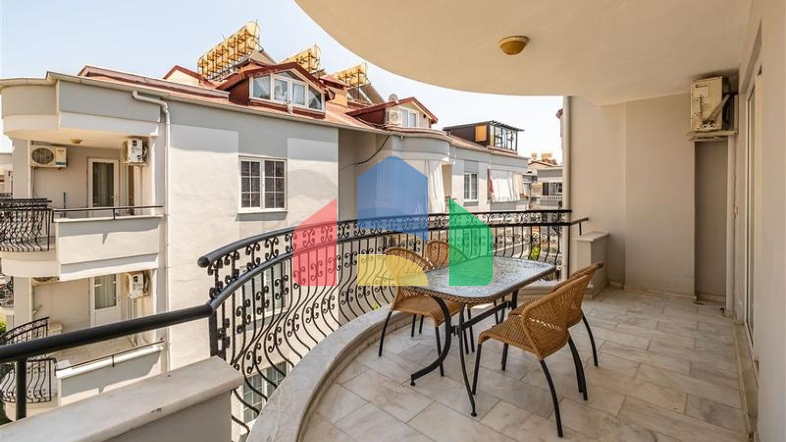 Просторий пентхаус 4 + 1 в затишному житловому комплексі в районі Оба-комфорт для всієї родини