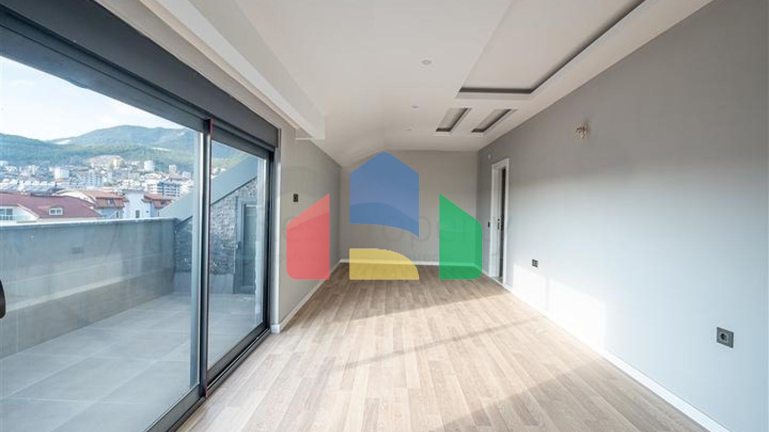 Просторий пентхаус 4 + 1 в районі Оба