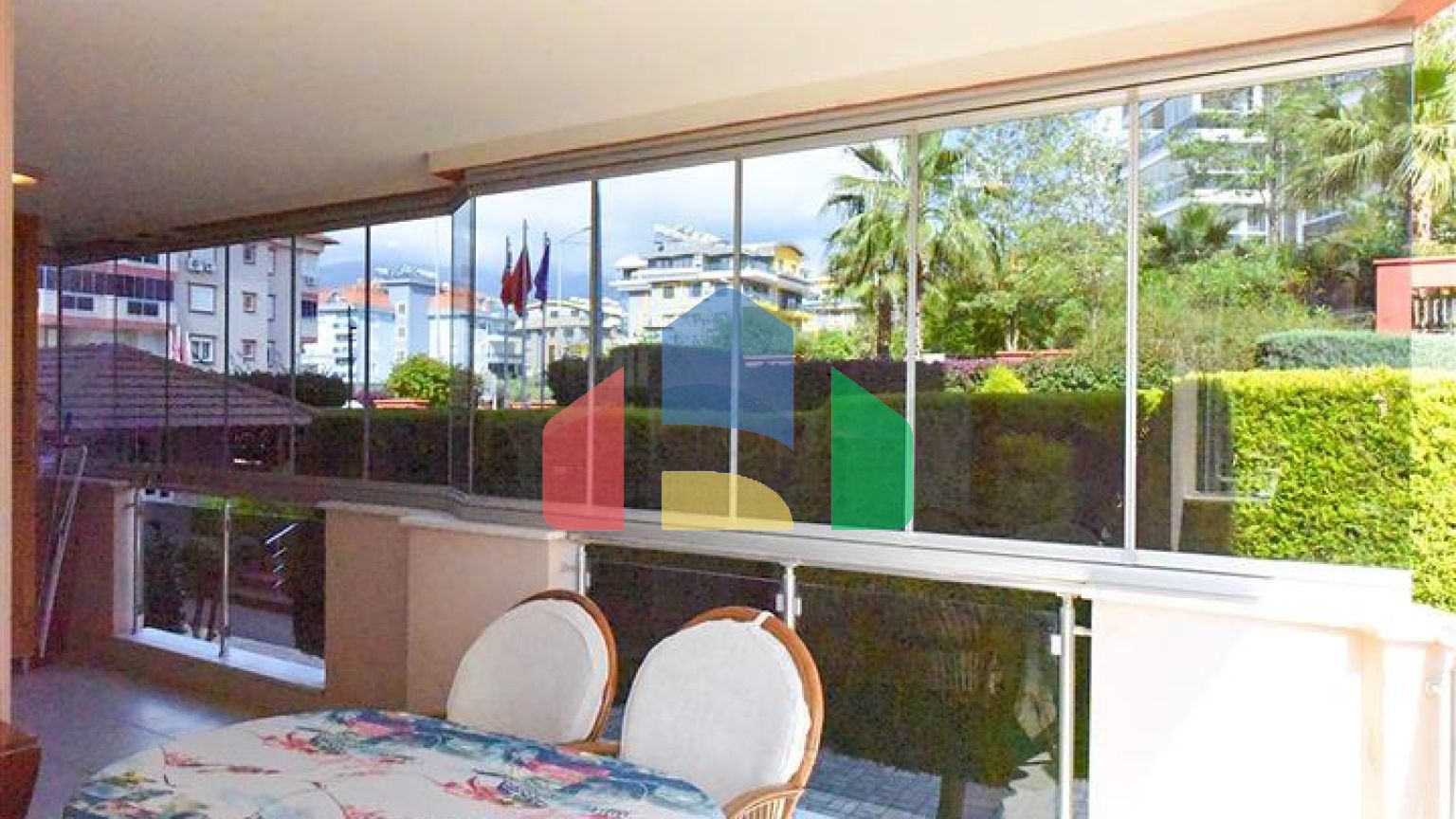 Просторные апартаменты в центральном Оба