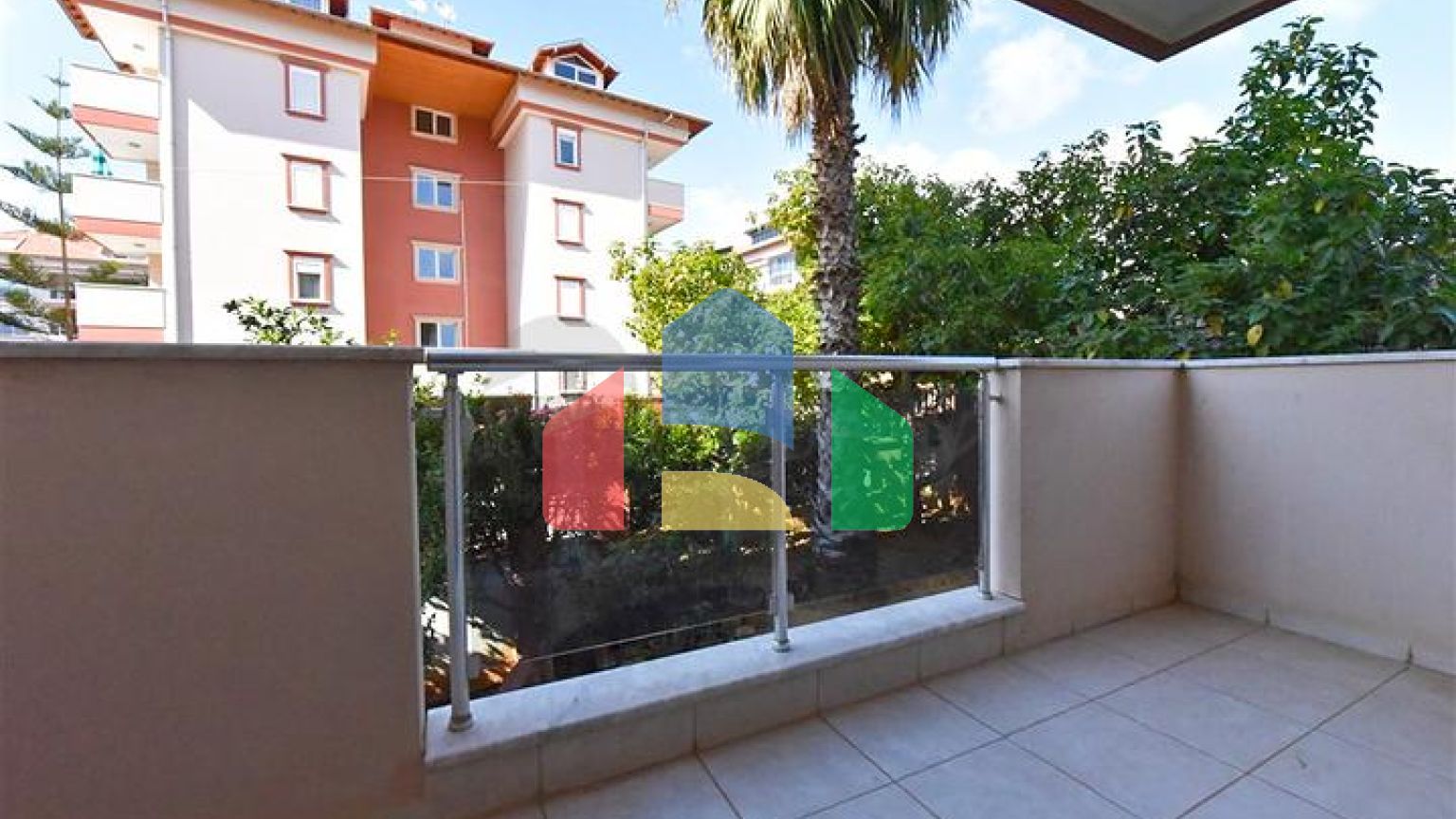 Просторные апартаменты в центральном Оба