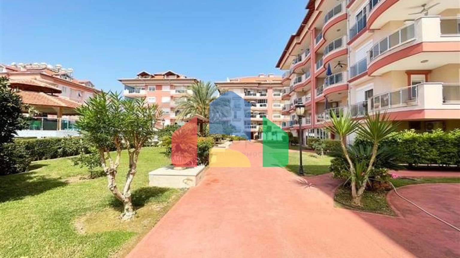 Просторные апартаменты в центральном Оба