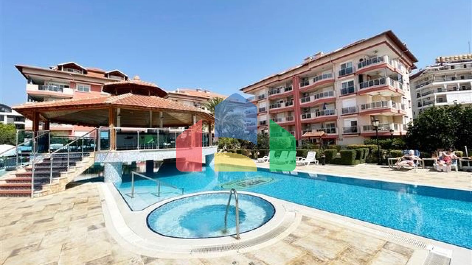 Просторные апартаменты в центральном Оба