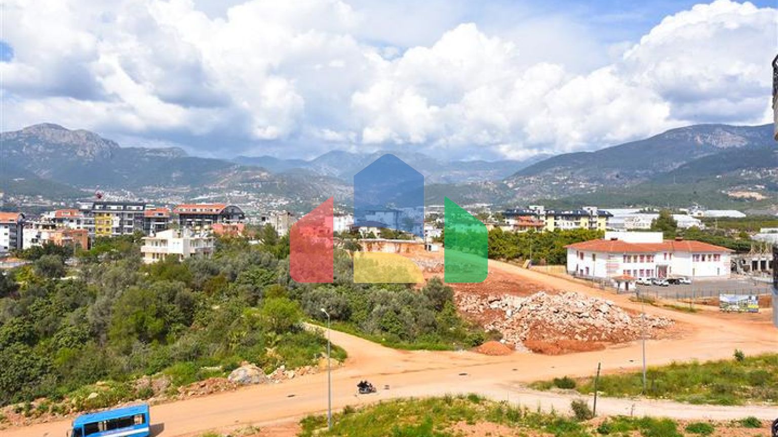 Трикімнатна мебльована квартира в районі Оба