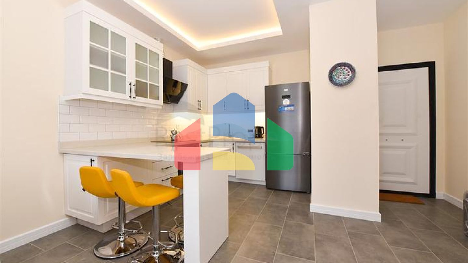 Трикімнатна мебльована квартира в районі Оба