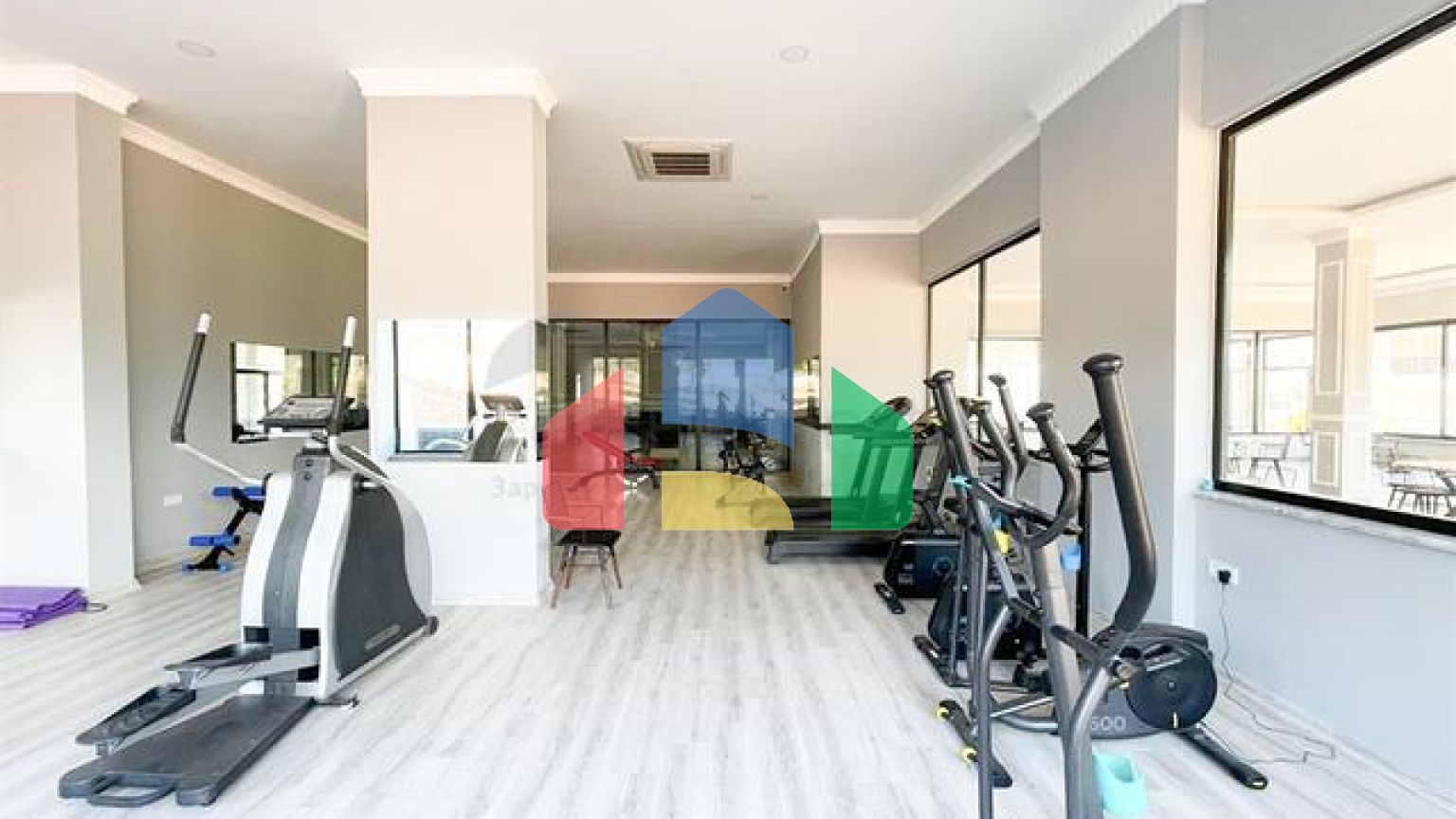 Трикімнатна мебльована квартира в районі Оба