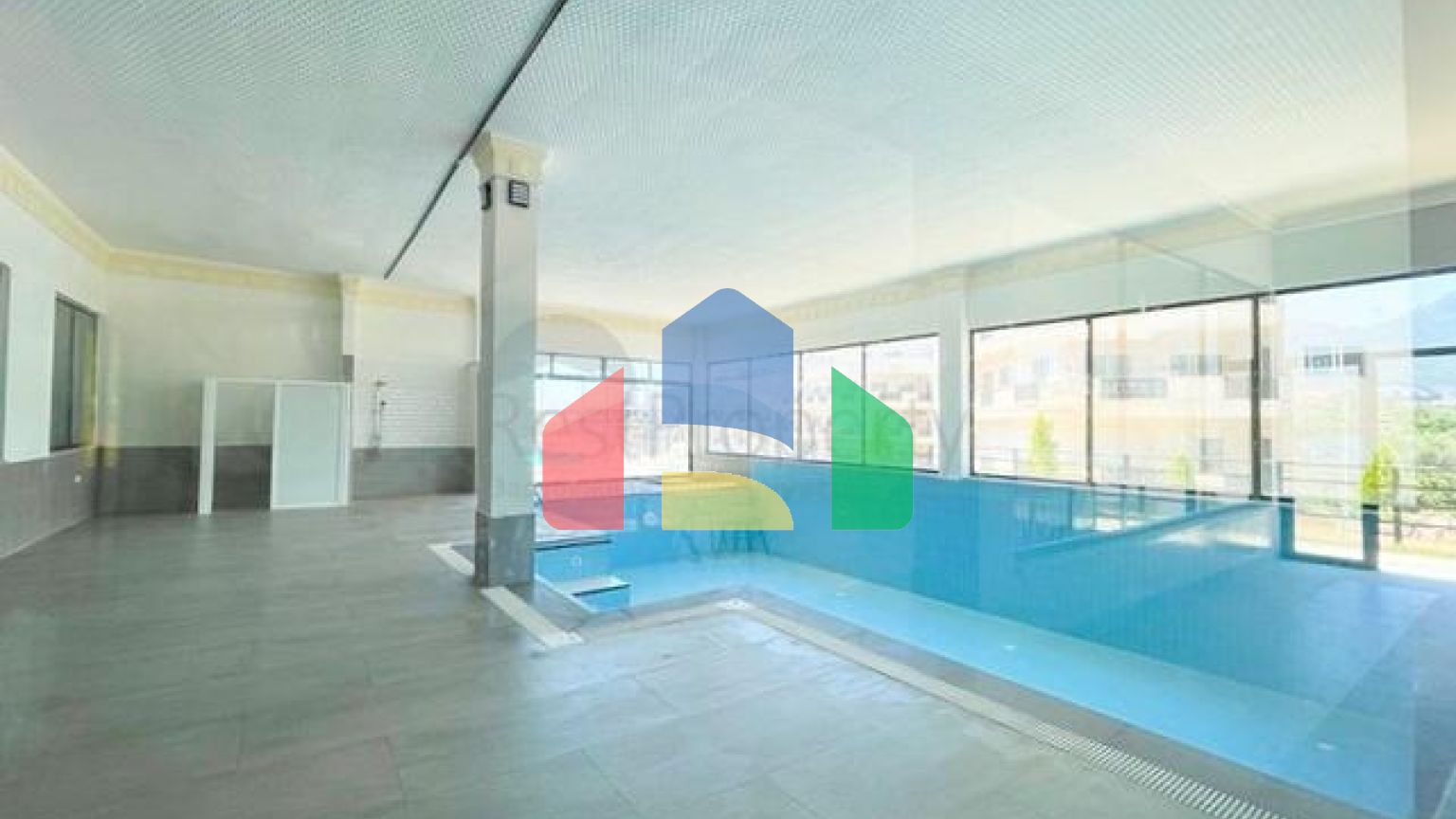 Трикімнатна мебльована квартира в районі Оба