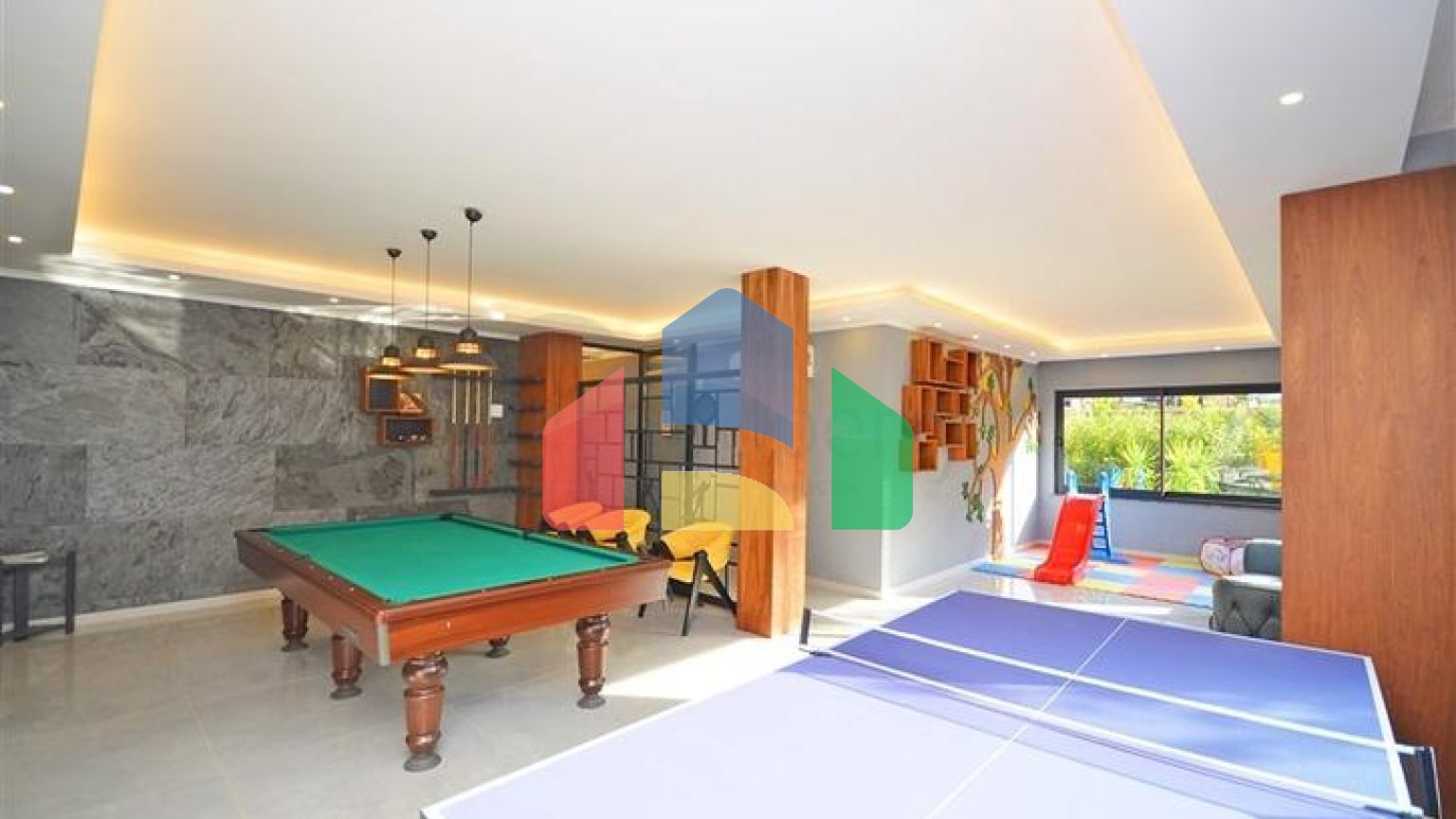 Унікальна квартира 1 + 1 з виходом в сад