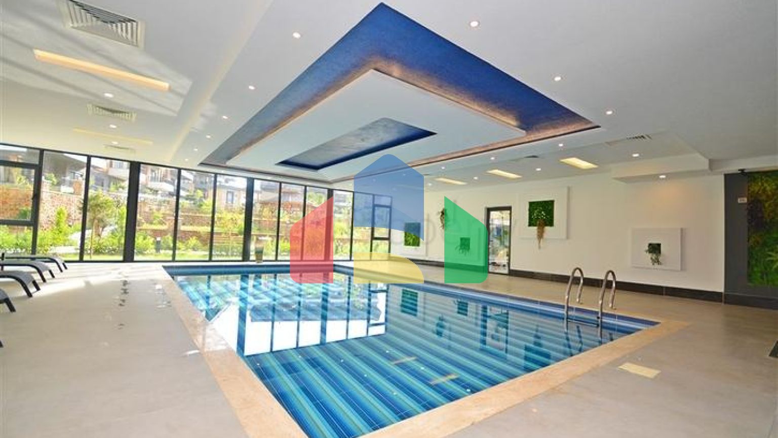 Унікальна квартира 1 + 1 з виходом в сад