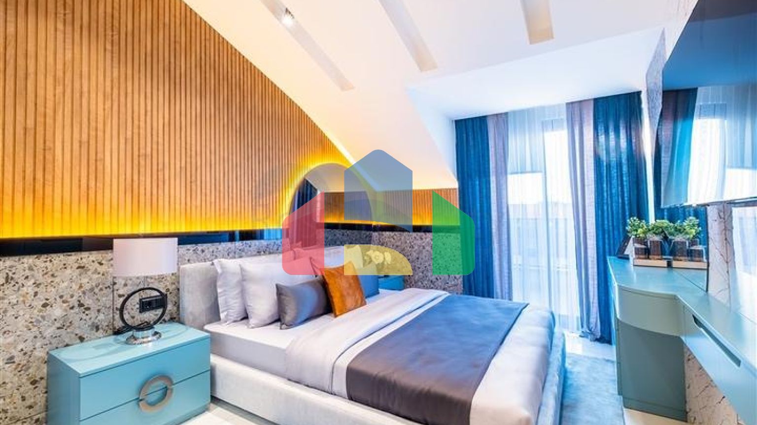 Просторий пентхаус з меблями в престижному районі Оба