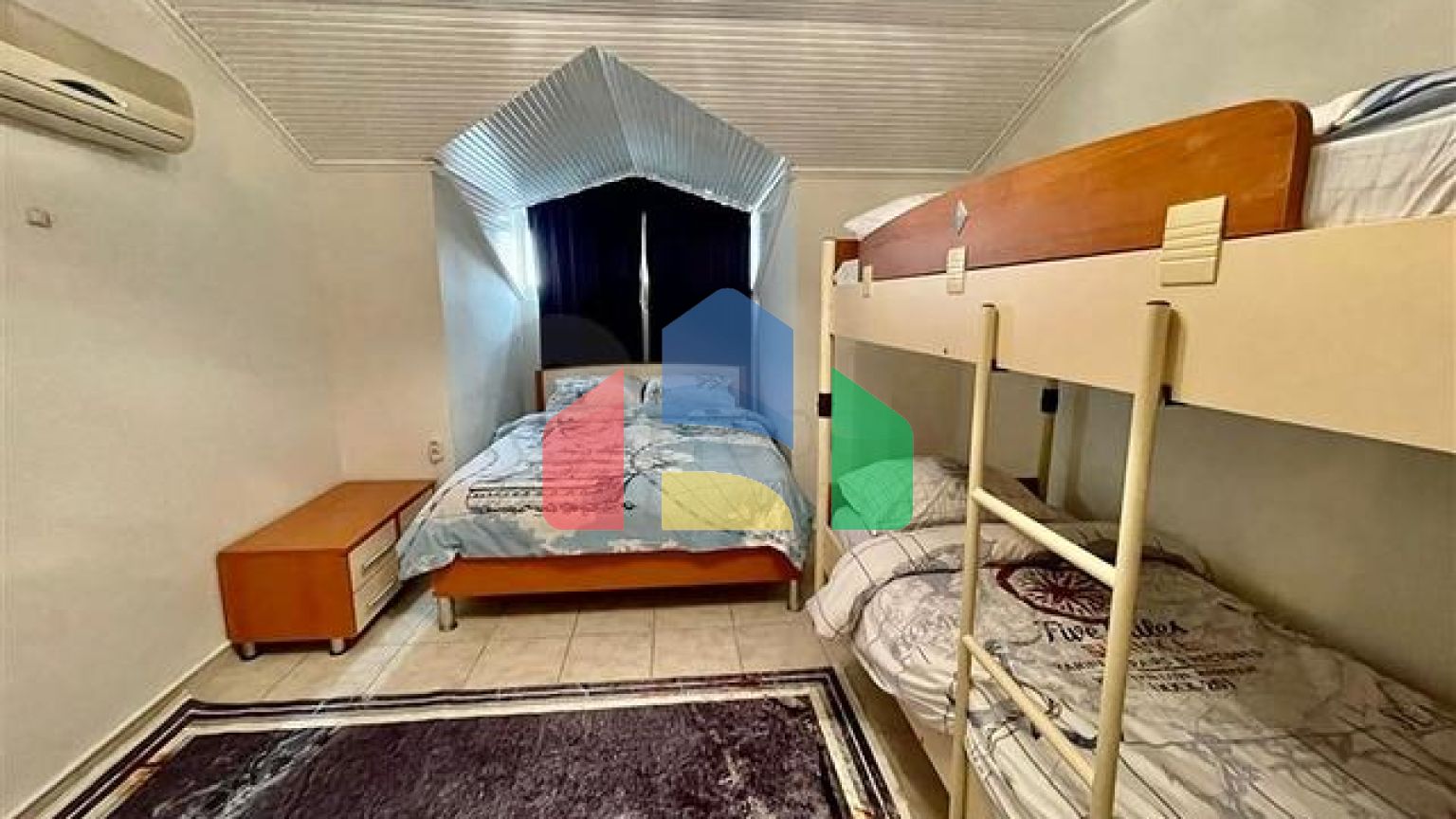 Просторный пентхаус от собственника 4+1 в 300 метрах от моря в районе Оба