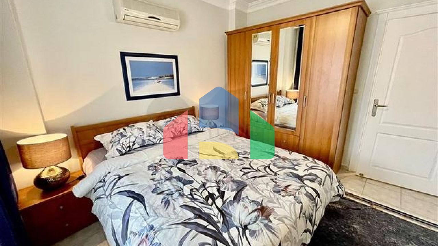 Просторный пентхаус от собственника 4+1 в 300 метрах от моря в районе Оба