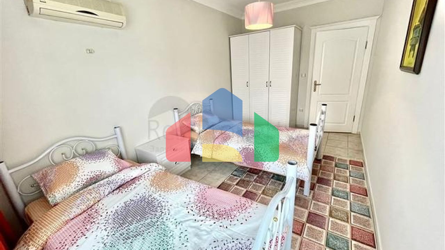 Просторный пентхаус от собственника 4+1 в 300 метрах от моря в районе Оба