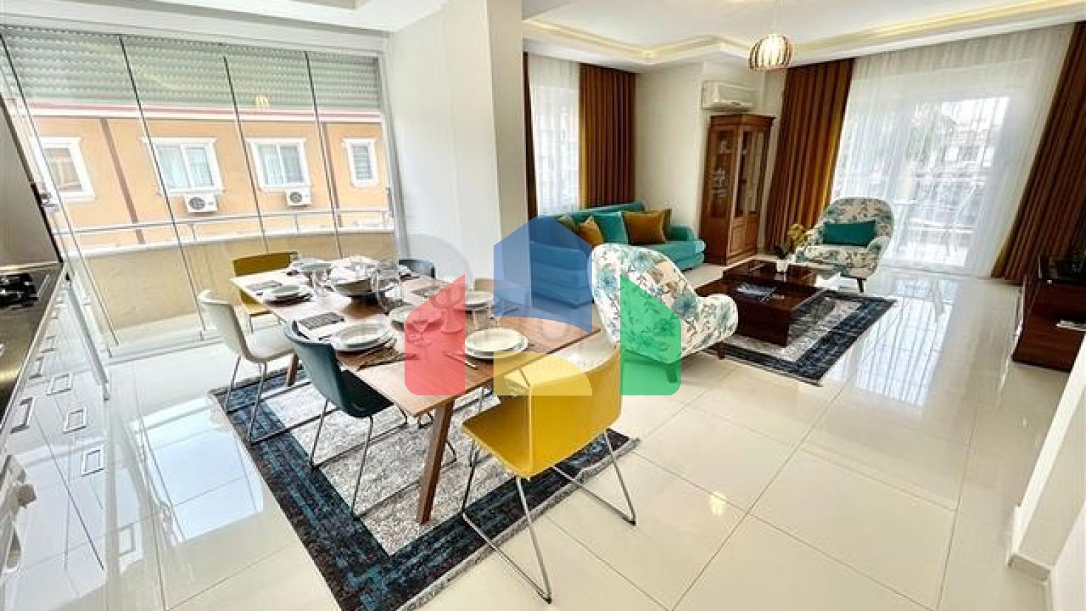 Просторный пентхаус от собственника 4+1 в 300 метрах от моря в районе Оба