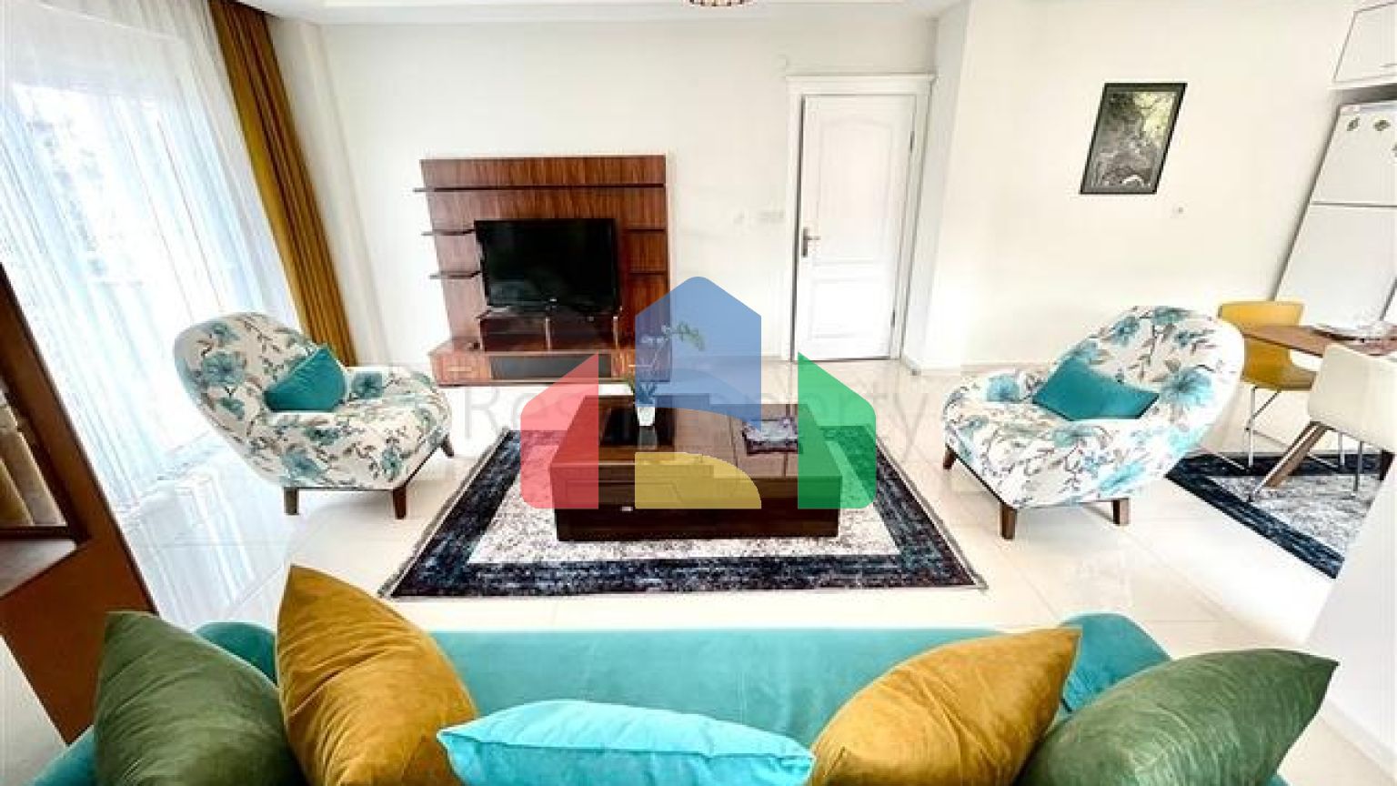 Просторный пентхаус от собственника 4+1 в 300 метрах от моря в районе Оба