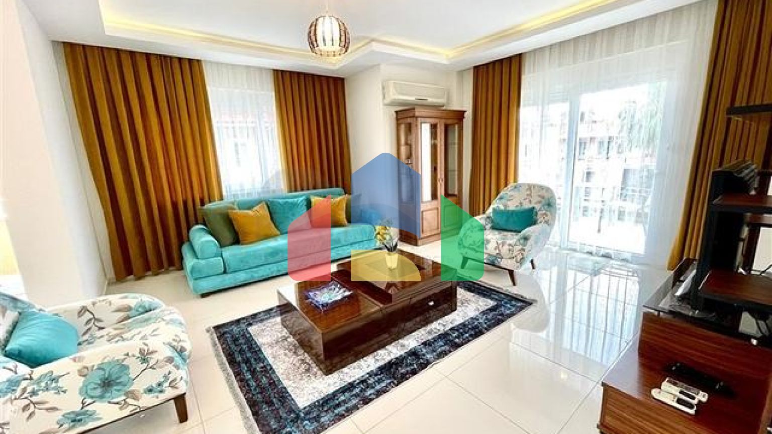 Просторный пентхаус от собственника 4+1 в 300 метрах от моря в районе Оба