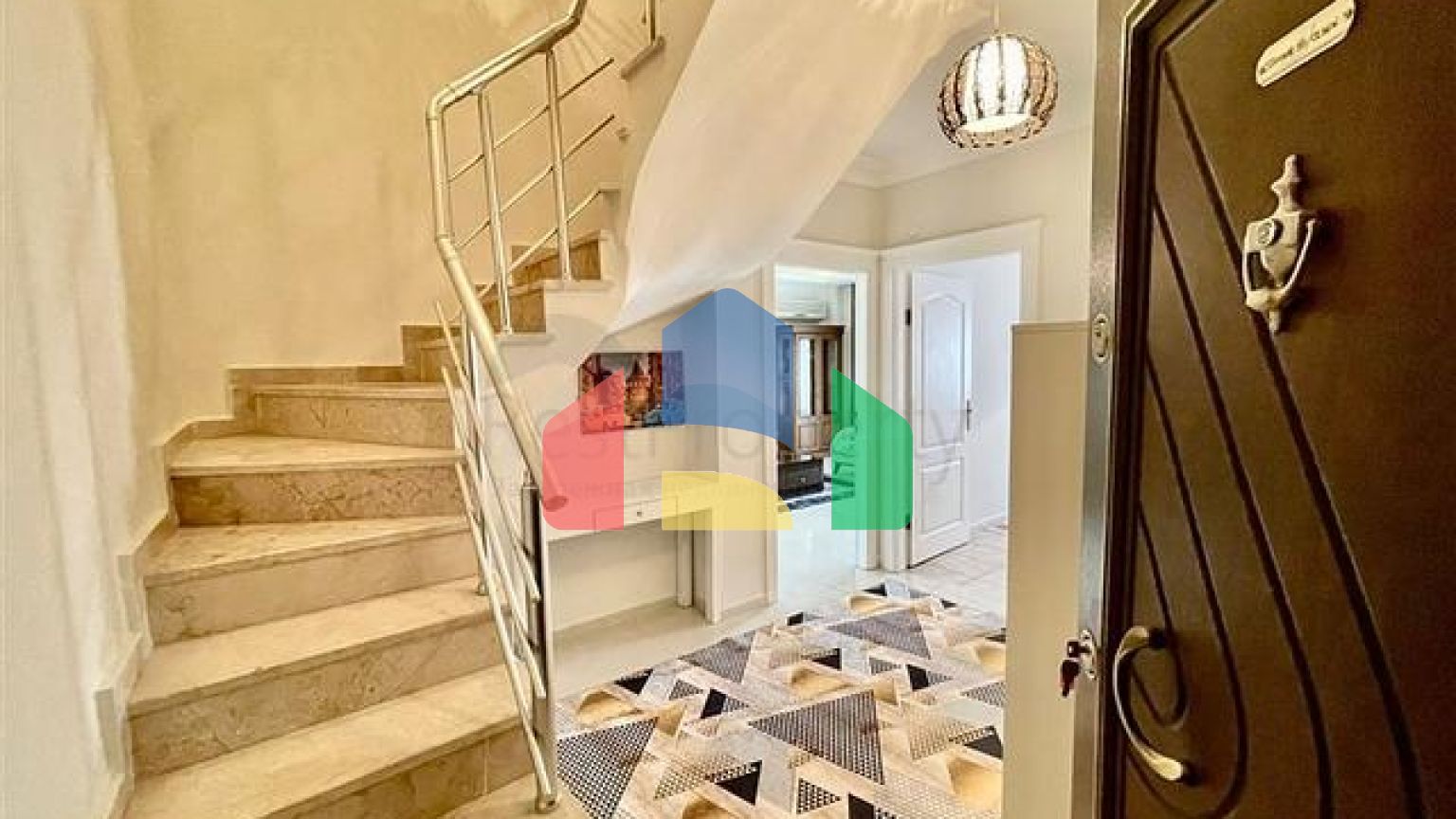 Просторный пентхаус от собственника 4+1 в 300 метрах от моря в районе Оба