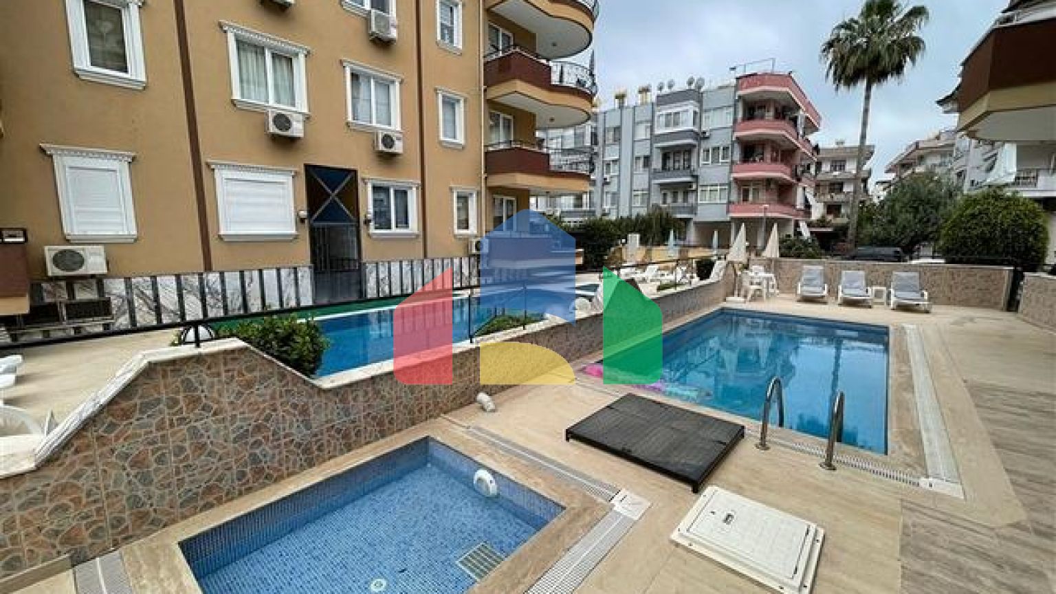 Просторный пентхаус от собственника 4+1 в 300 метрах от моря в районе Оба