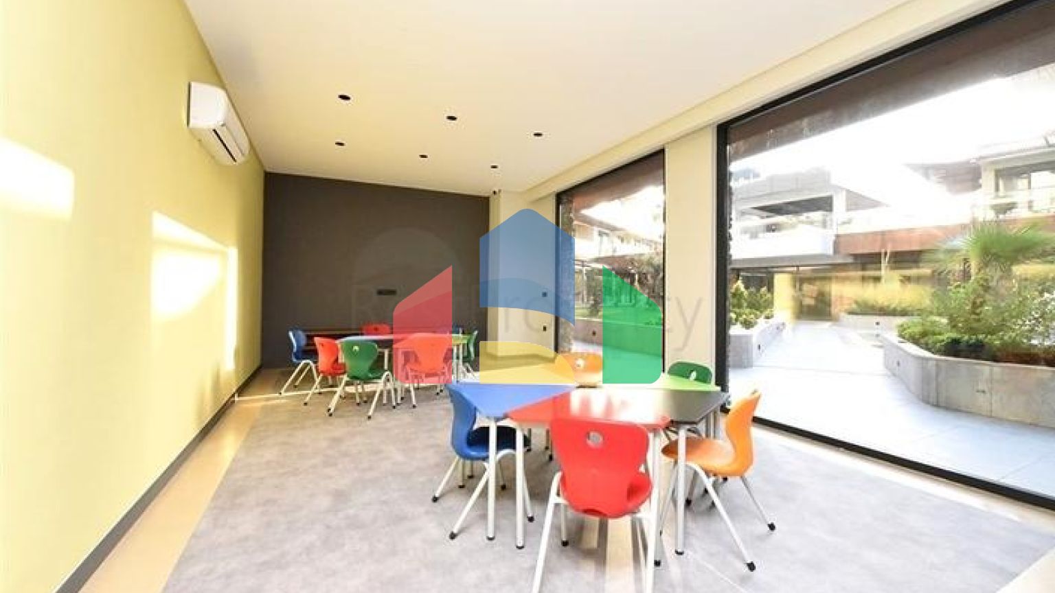 Апартаменти 1 + 1 в новому комплексі з інфраструктурою в районі Оба