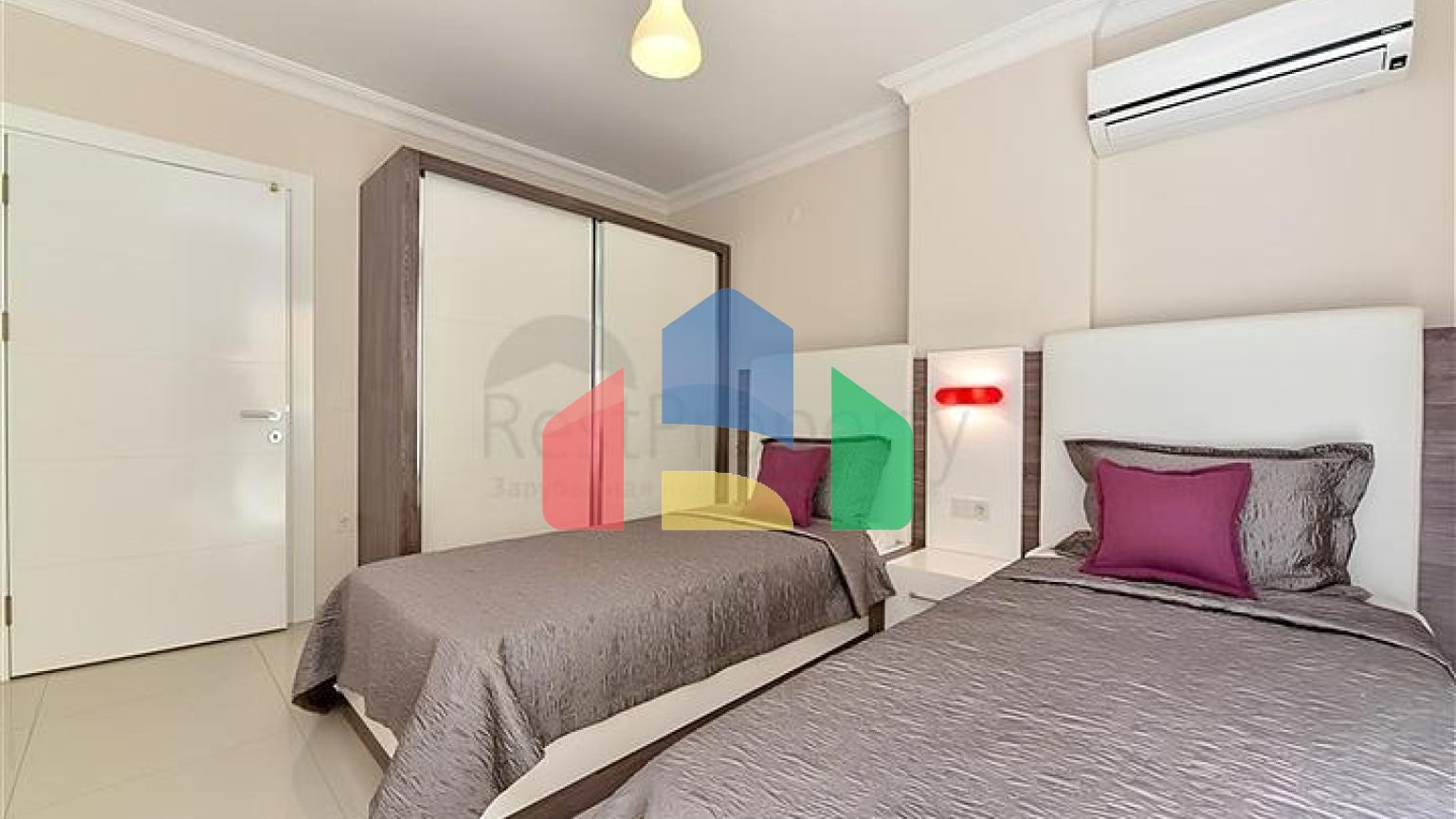 Трехкомнатная квартира в 150 метрах от моря