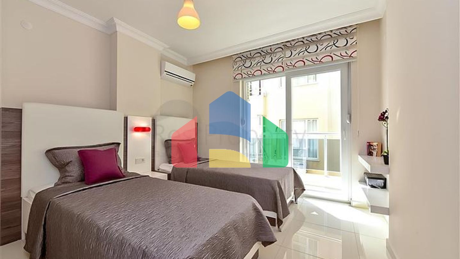 Трехкомнатная квартира в 150 метрах от моря