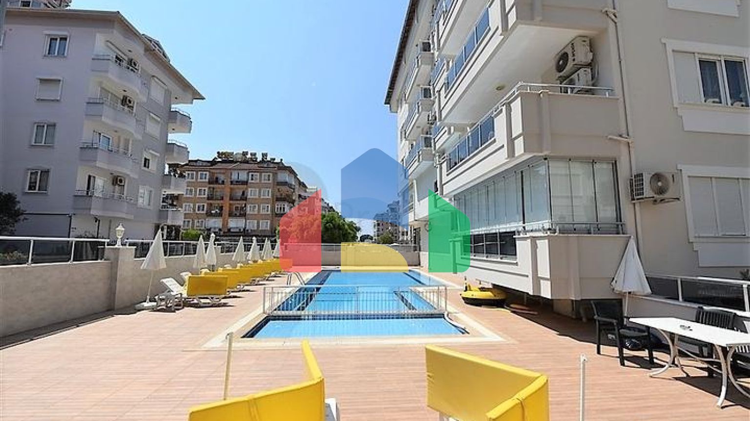 Трехкомнатная квартира в 150 метрах от моря