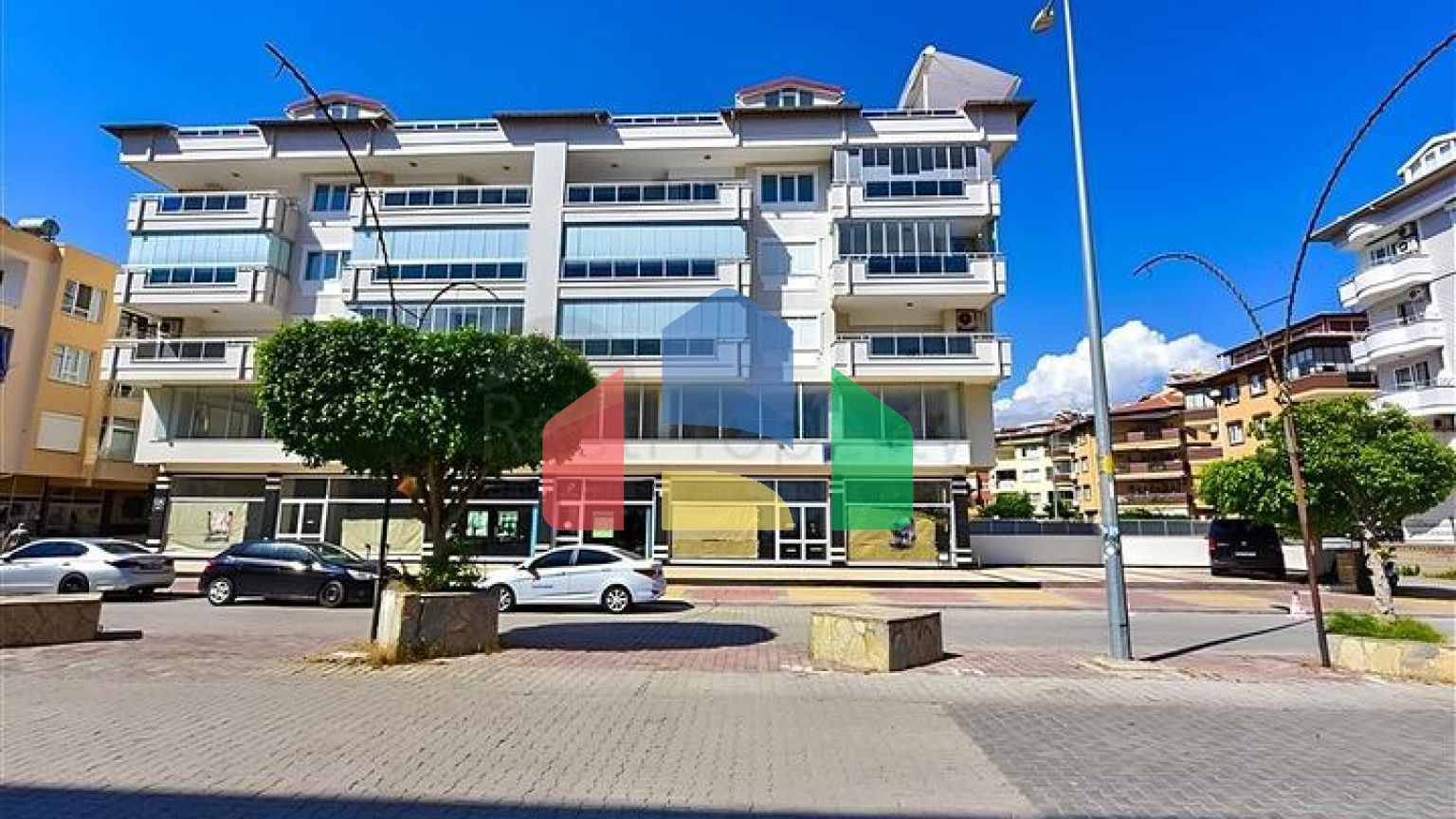 Трехкомнатная квартира в 150 метрах от моря