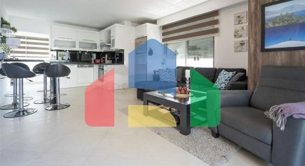 Квартира планировкой 2+1 на первой береговой линии в Оба