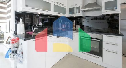 Квартира планировкой 2+1 на первой береговой линии в Оба
