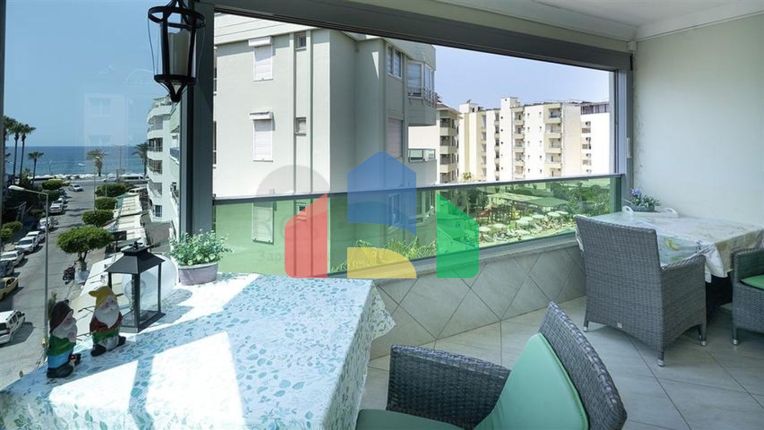 Квартира планировкой 2+1 на первой береговой линии в Оба