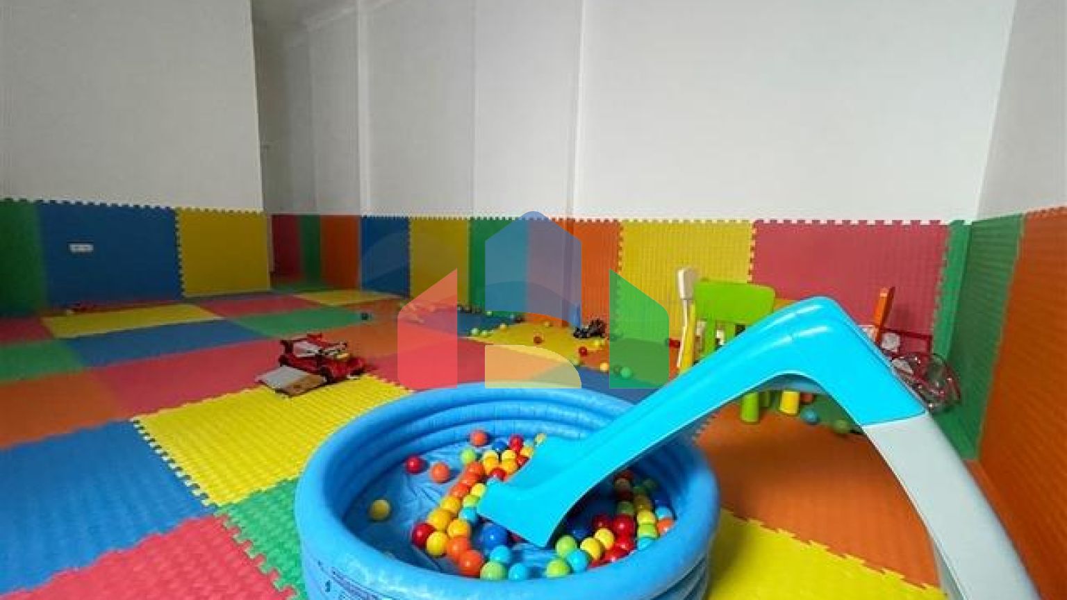 Шикарная квартира планировкой 1+1 в районе Оба