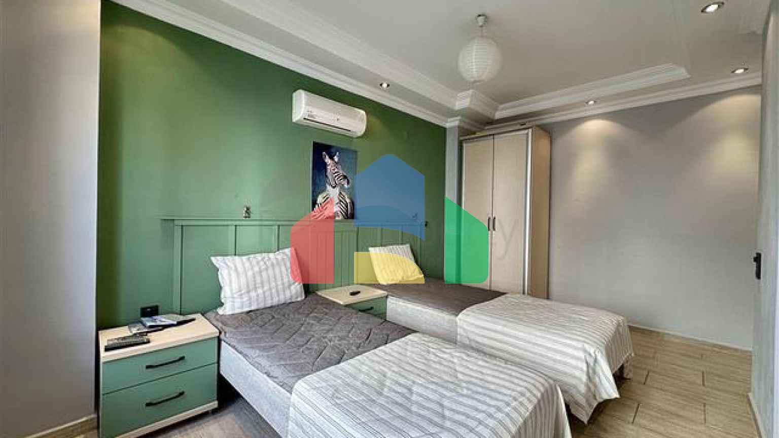 Простора мебльована квартира 2+1 всього в 150 метрах від моря в районі Оба