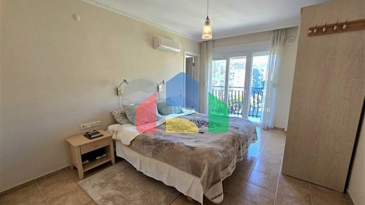 Простора квартира 2 + 1 в Оба