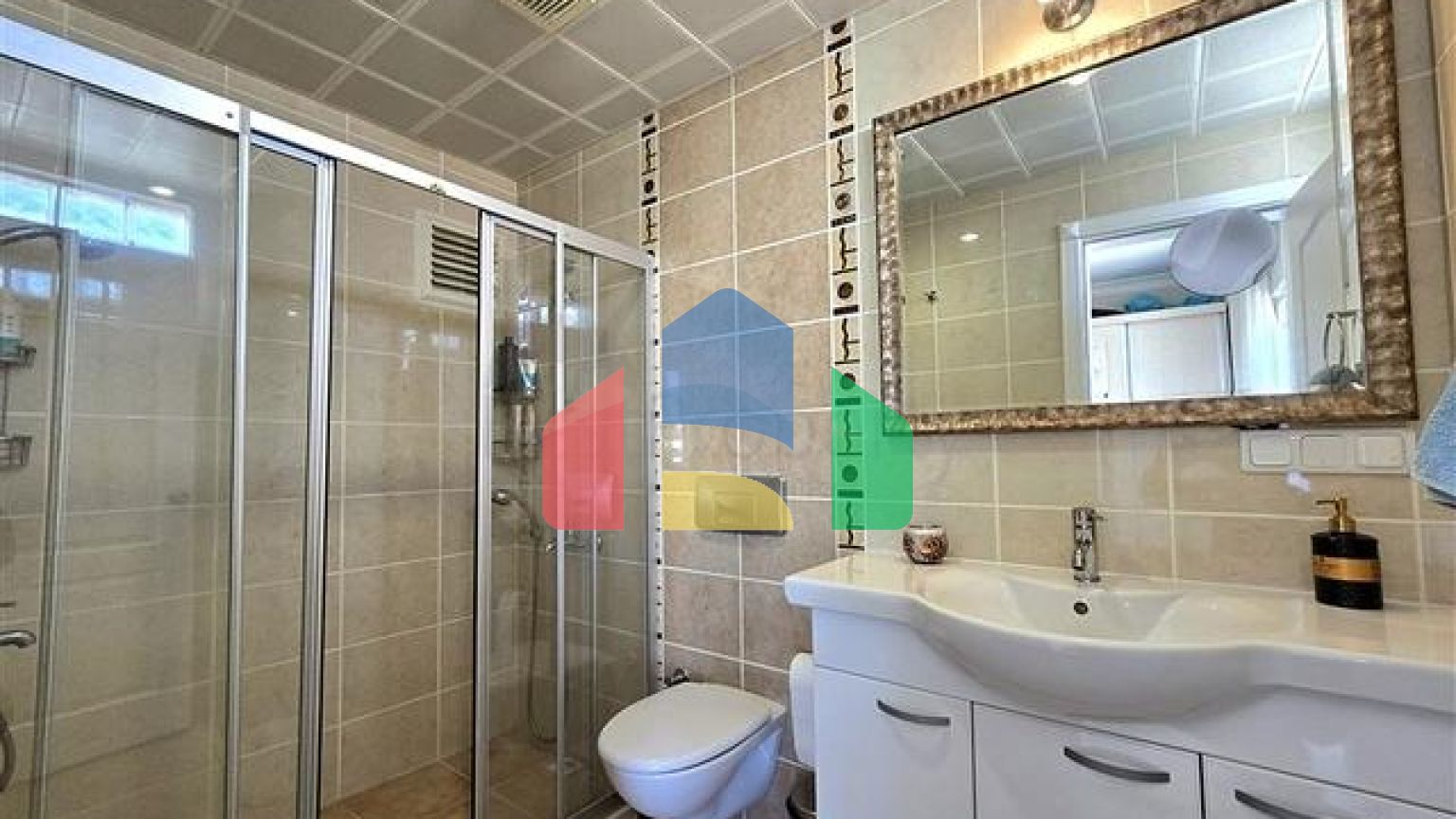 Простора квартира 2 + 1 в Оба