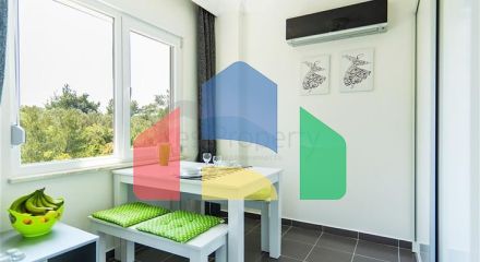 Затишна квартира 2 + 1 в будинку з басейном і зеленою територією