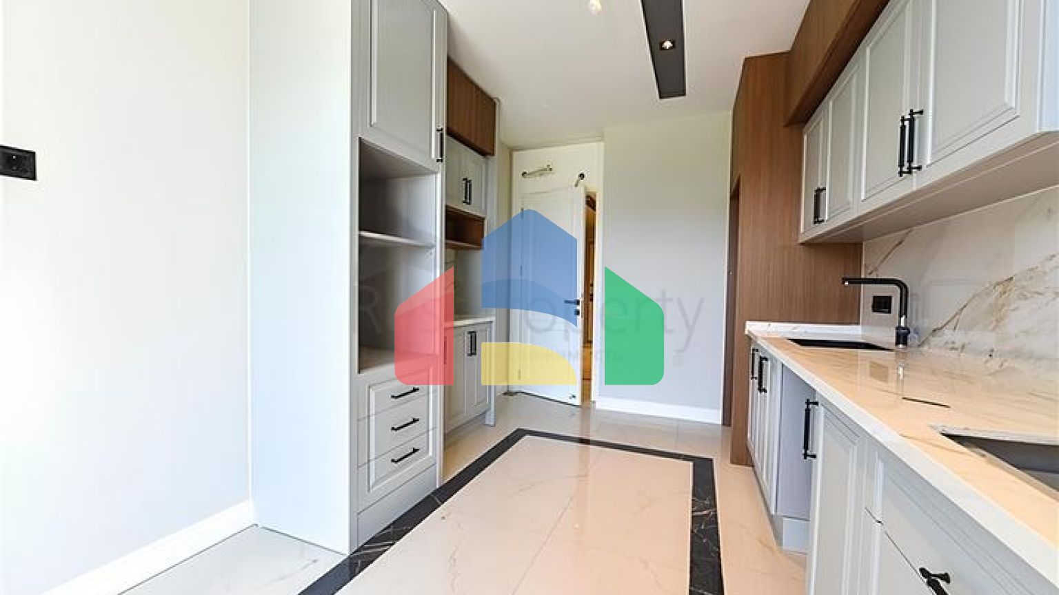 Светлая и просторная квартира в современном жилом комплексе в районе Оба