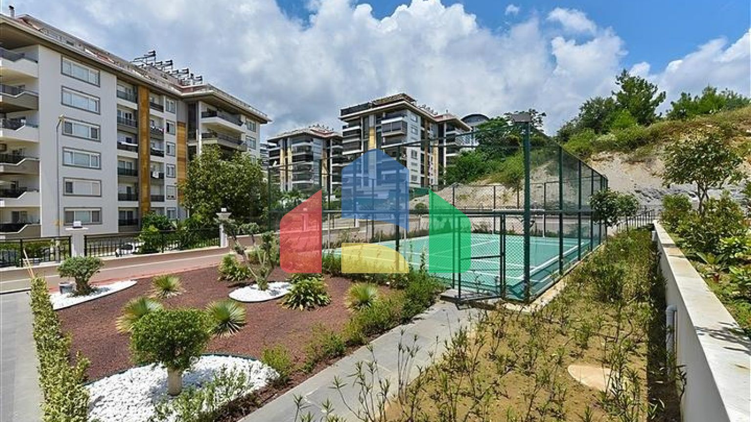 Светлая и просторная квартира в современном жилом комплексе в районе Оба