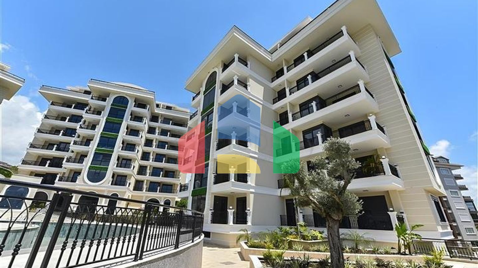 Светлая и просторная квартира в современном жилом комплексе в районе Оба