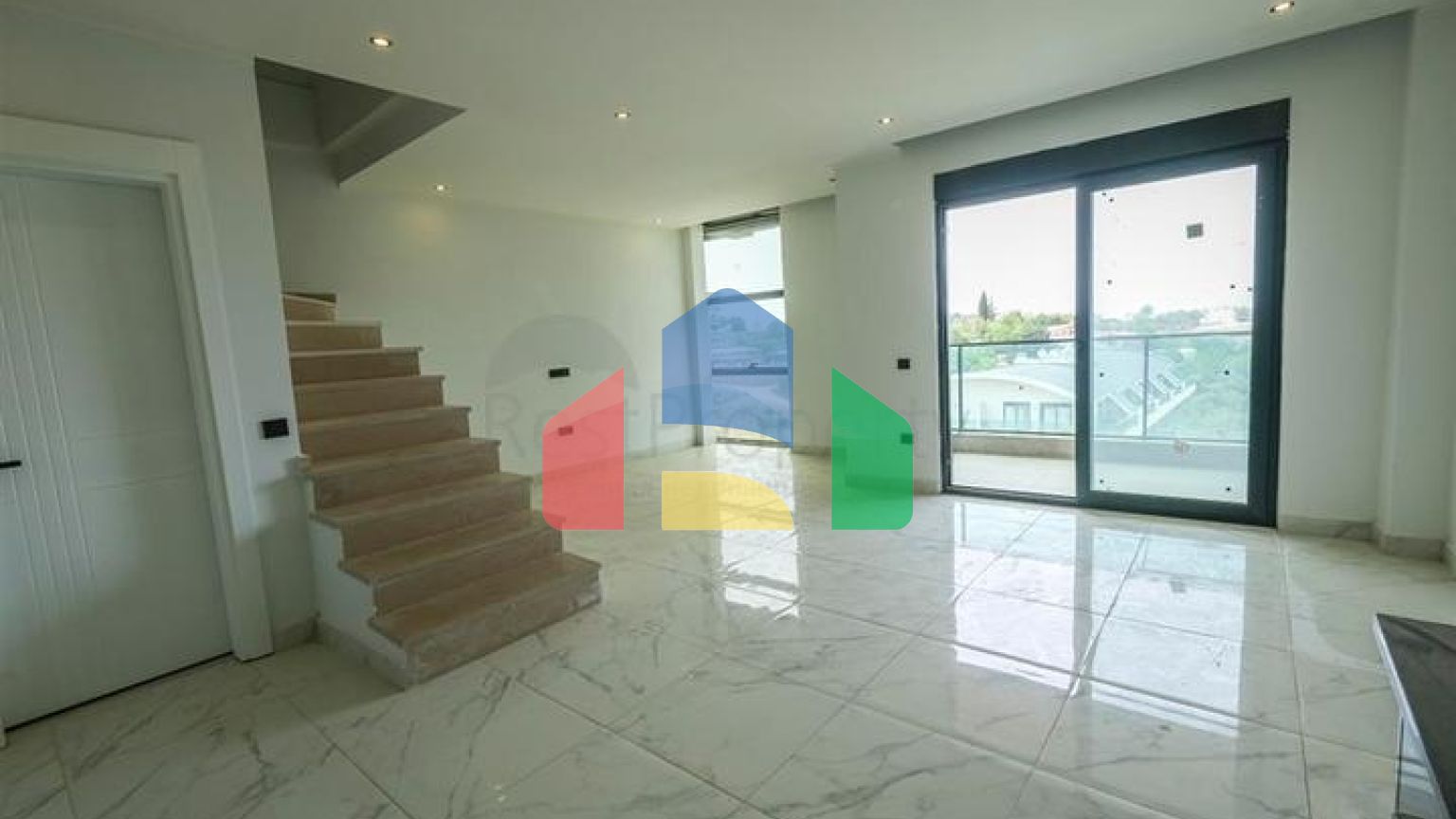 Пентхаус 2 + 1 з видом на море і фортеця Кале в районі Оба