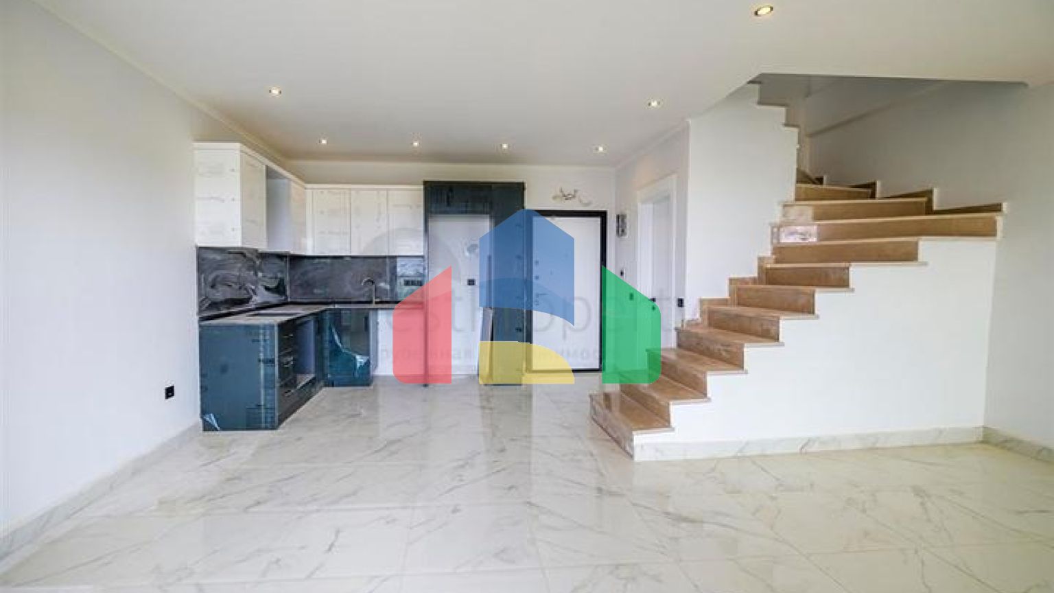 Пентхаус 2 + 1 з видом на море і фортеця Кале в районі Оба