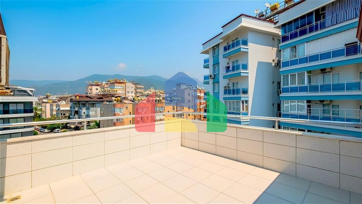 Просторная квартира 4+1 в районе Оба — для комфортной жизни у моря