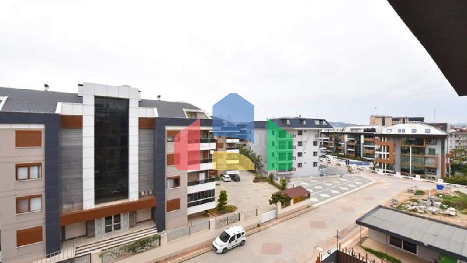 Апартаменти 4 + 1 в районі Оба