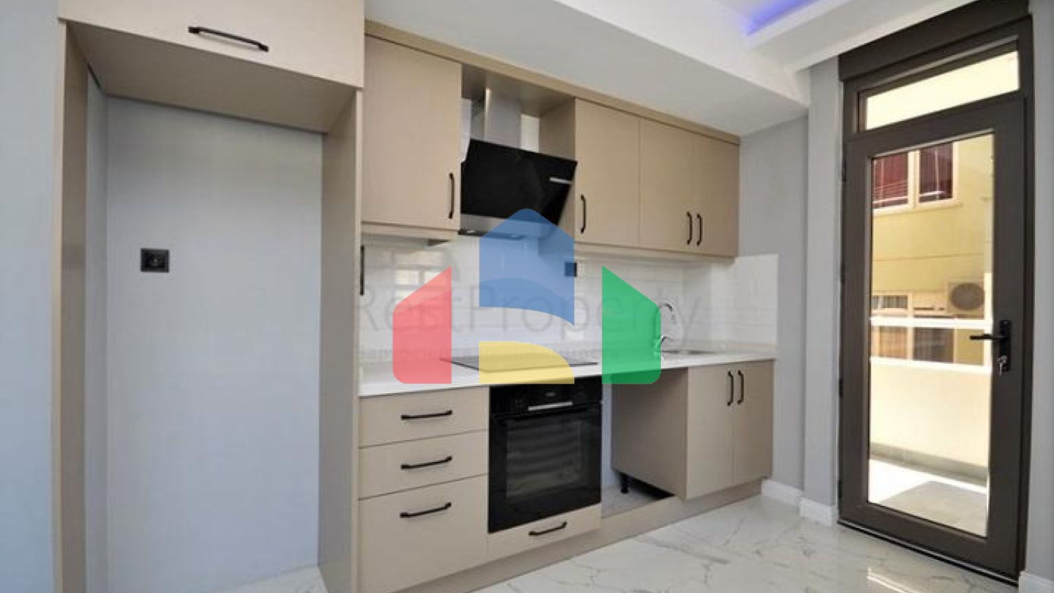 Представляет вам квартиру 1+1 в шаговой доступности к морю в районе Оба