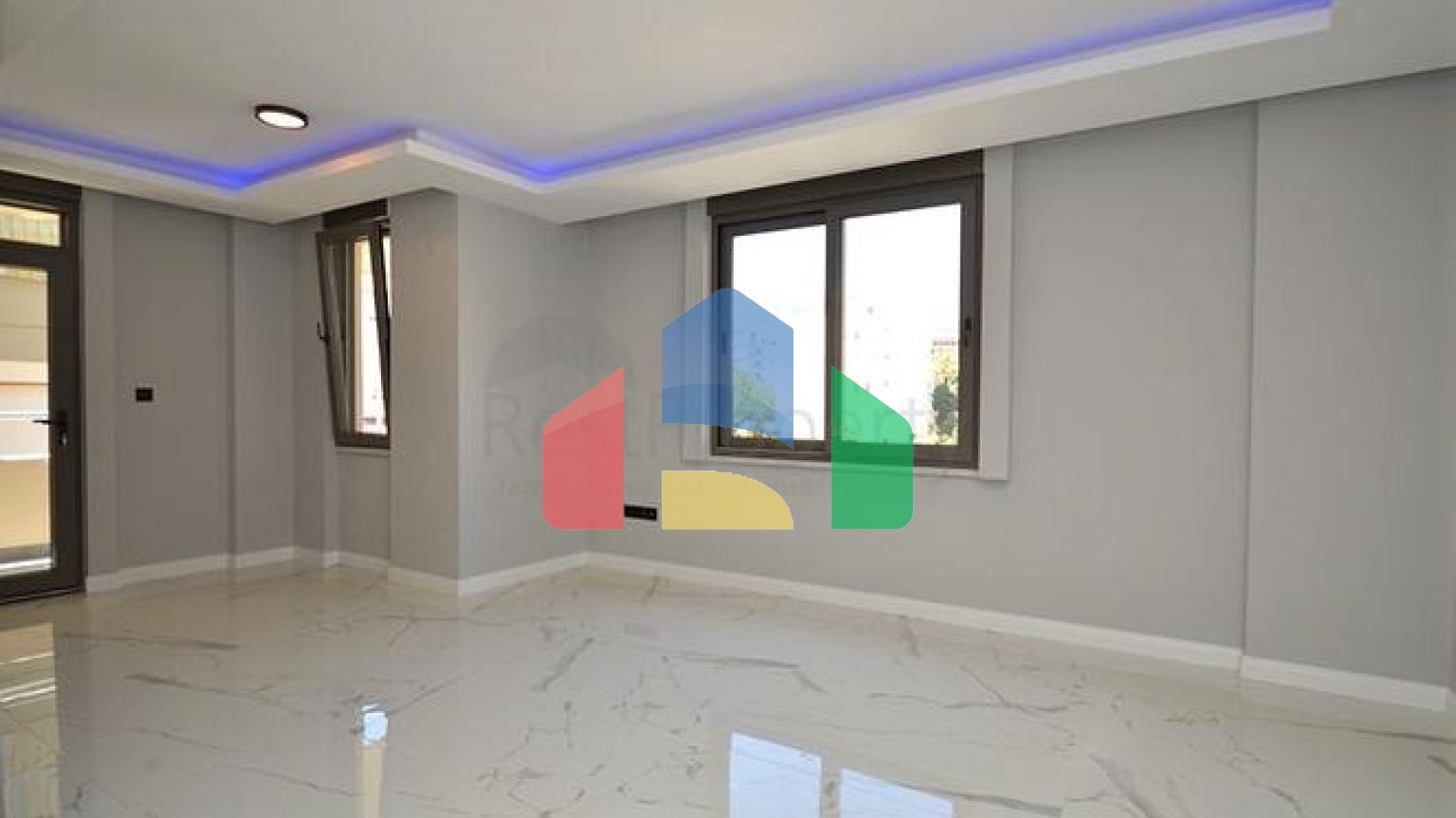 Представляет вам квартиру 1+1 в шаговой доступности к морю в районе Оба