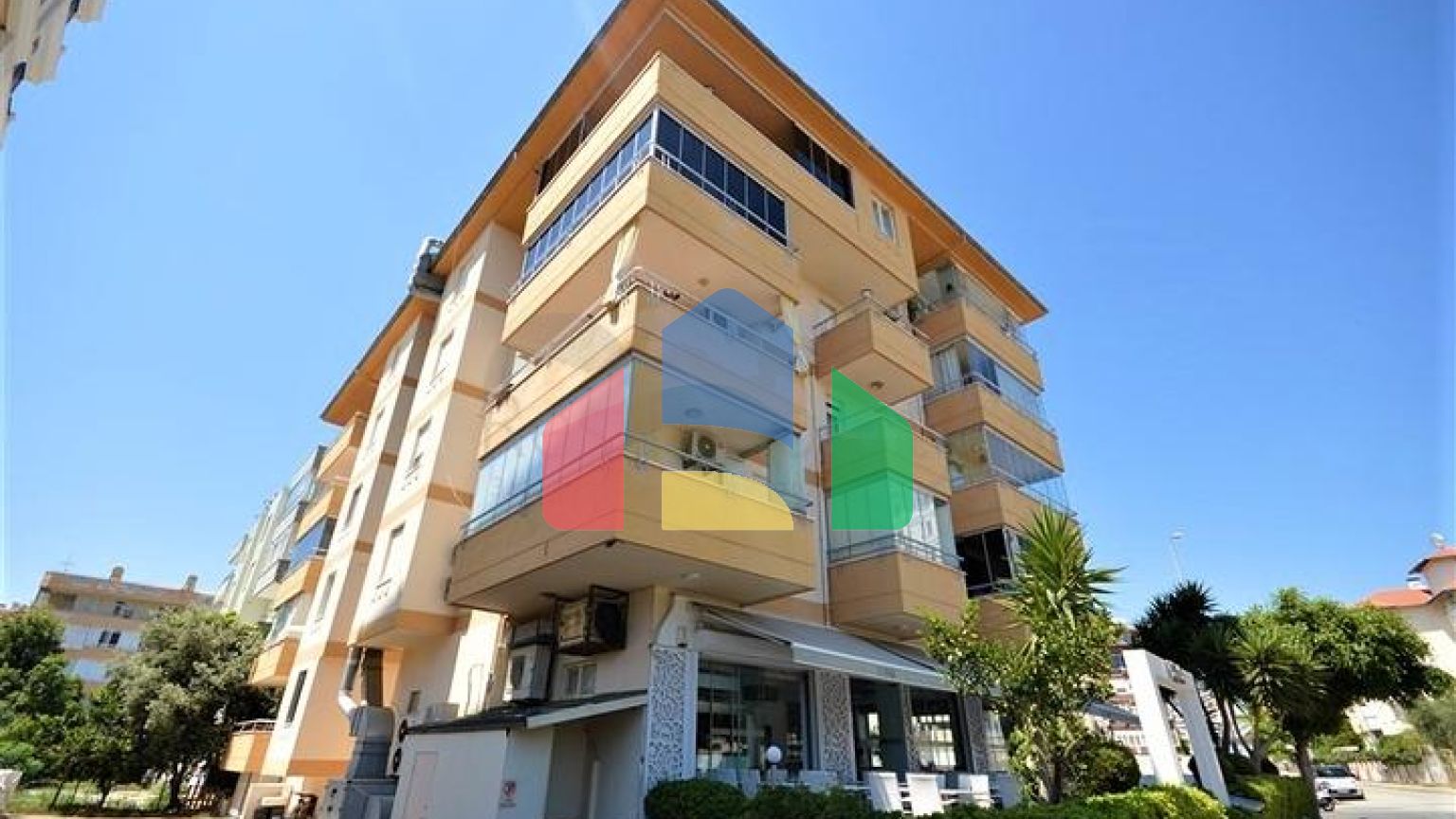 Представляет вам квартиру 1+1 в шаговой доступности к морю в районе Оба