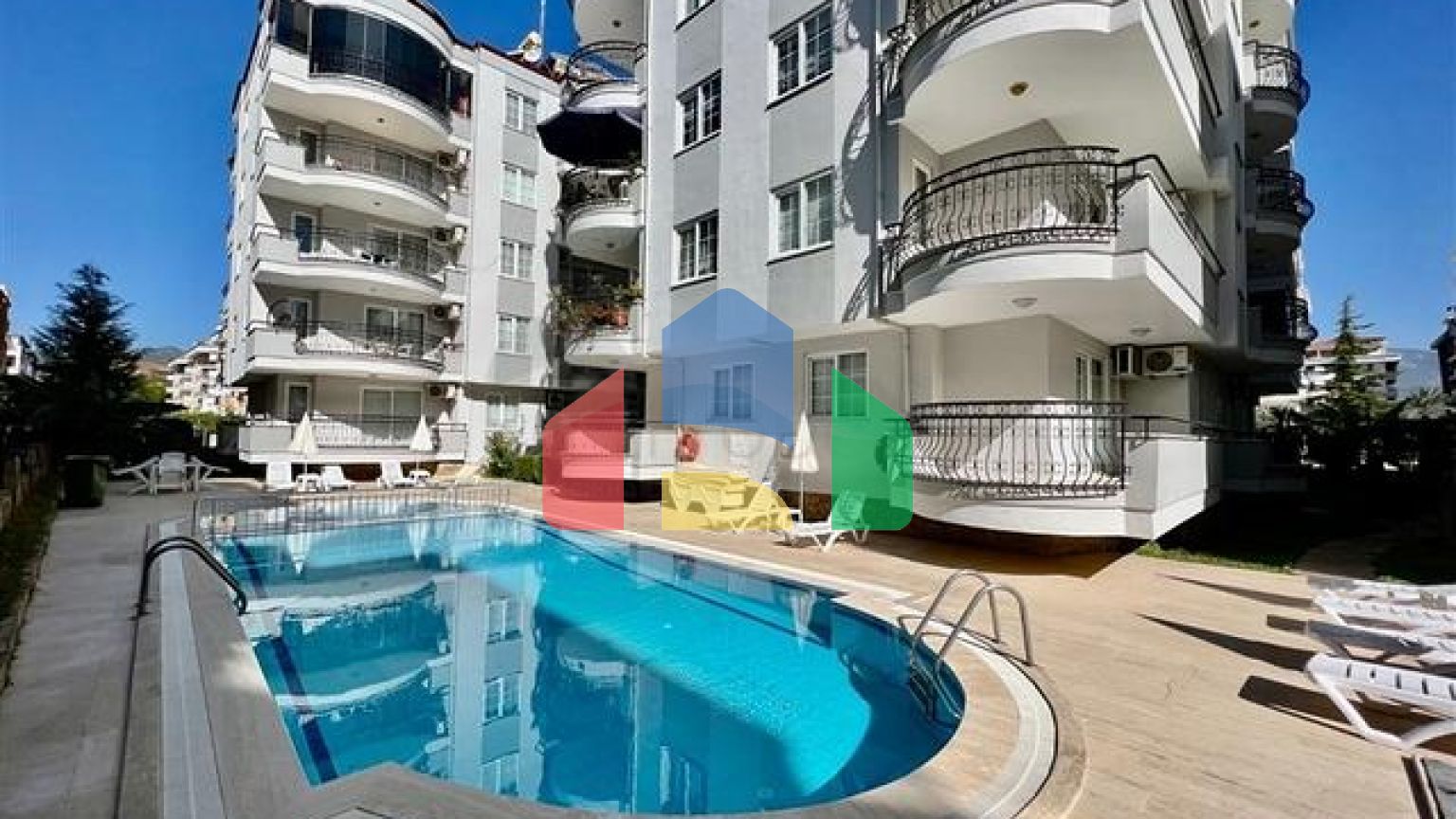 Просторі апартаменти 2+1 всього в 500 м від моря в районі Оба