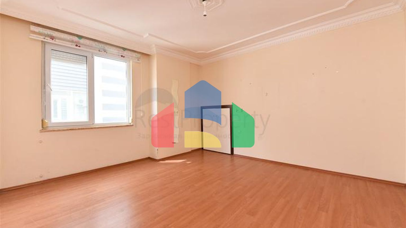 Простора квартира 4+1 на першій береговій лінії в районі Оба